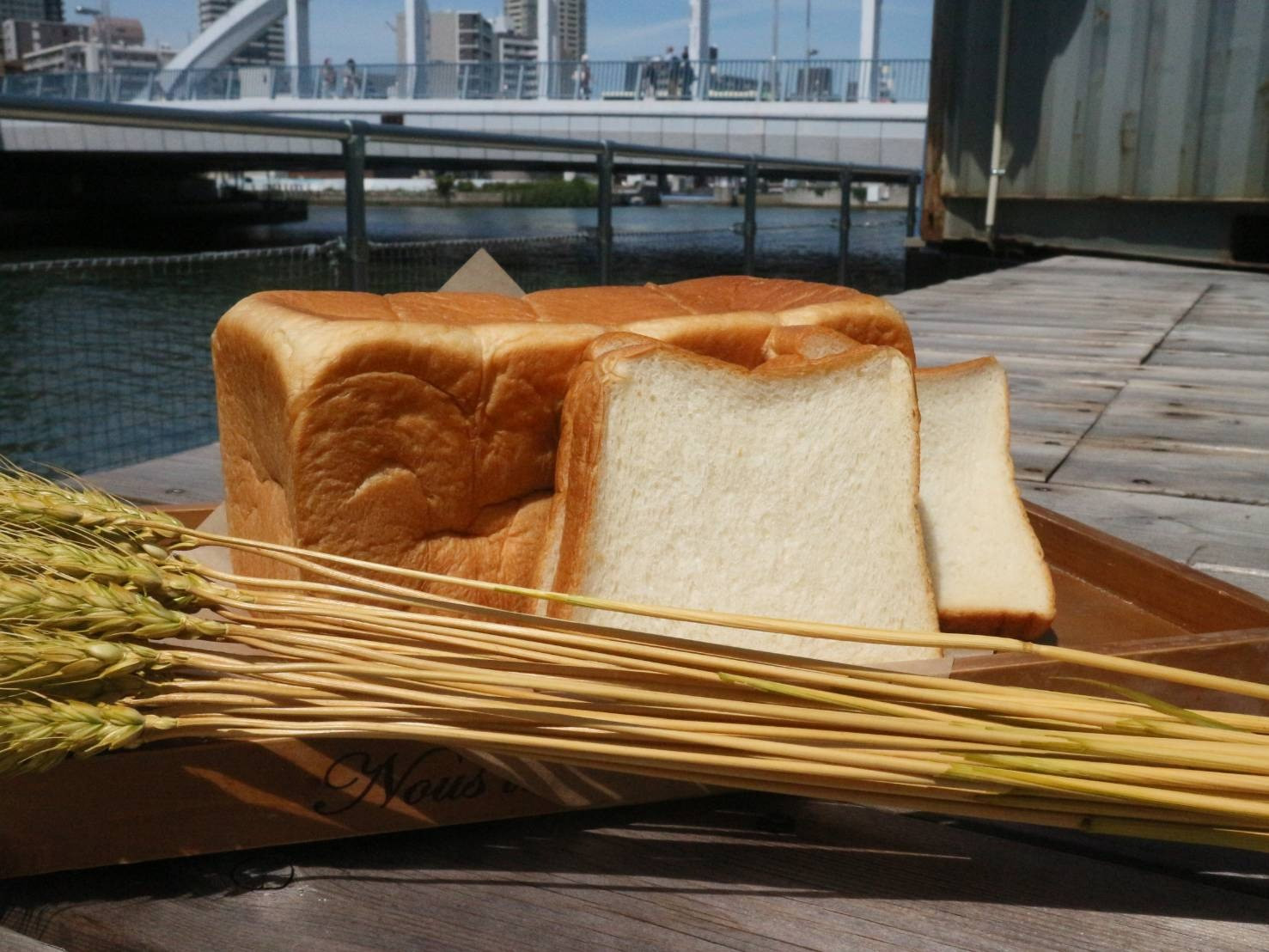 世界最高級小麦粉と国産マスカルポーネ、生クリーム、ハチミツを使った高級生食パン販売